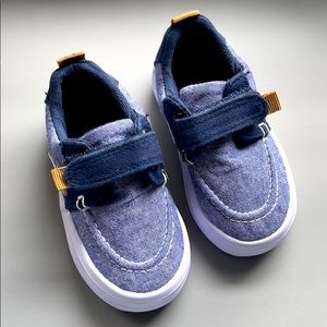 Kids shoes size 4